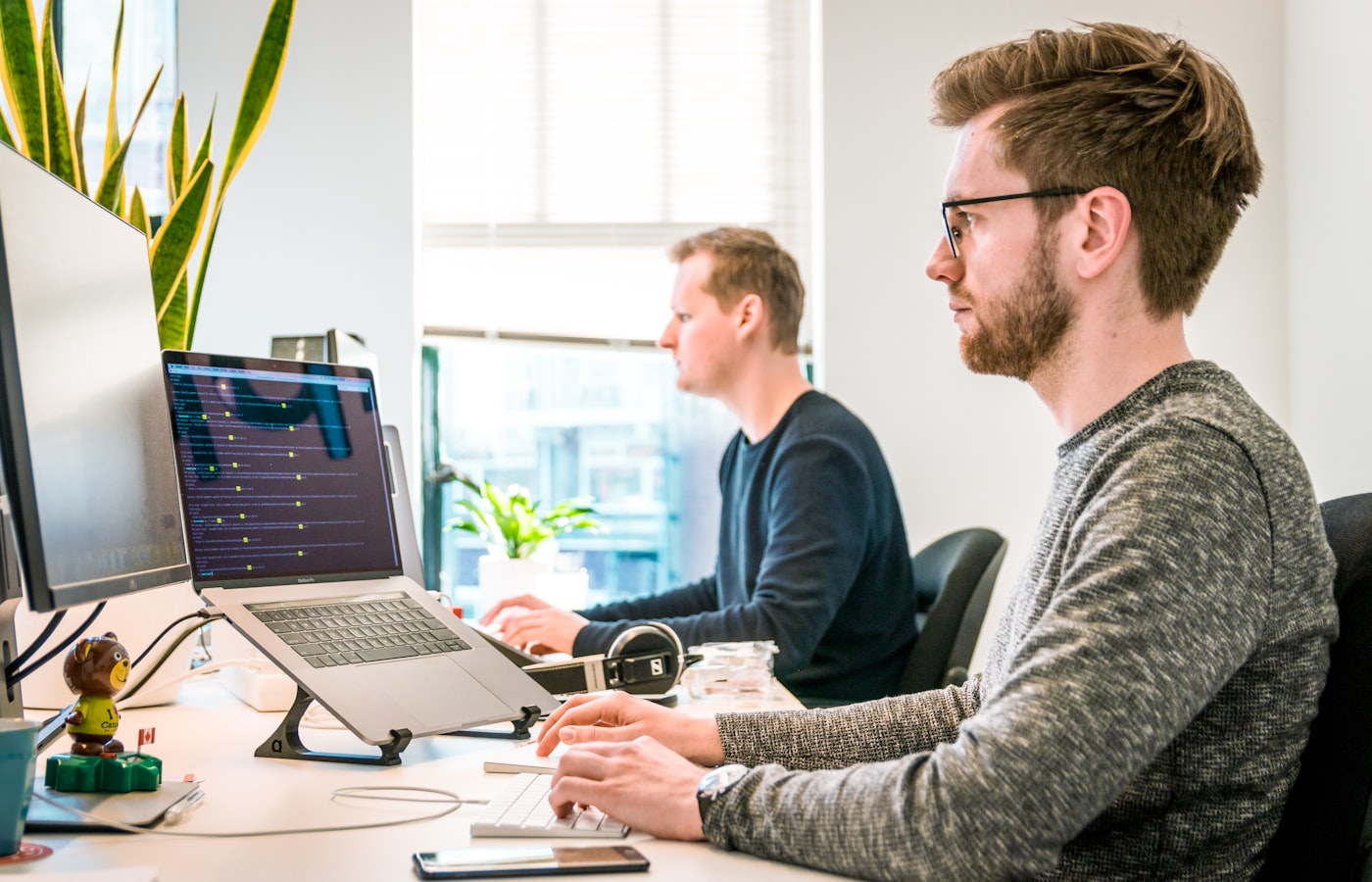 Support advisor answering client enquiries at a desk